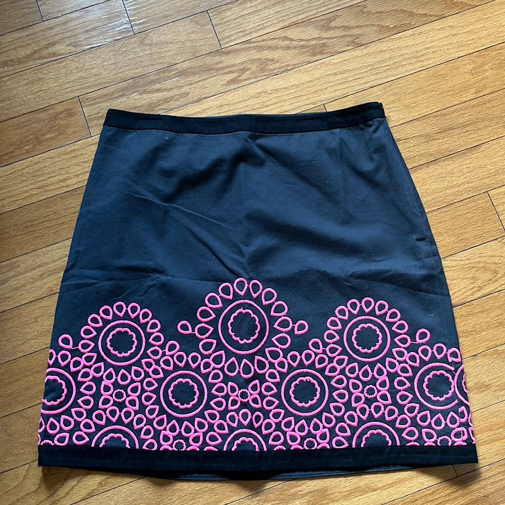 Knee length skirt.  Side zipper.